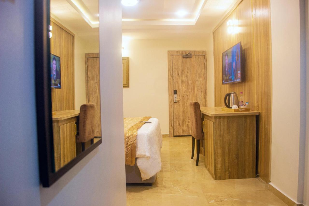 Beland Hotel Owerri Buitenkant foto